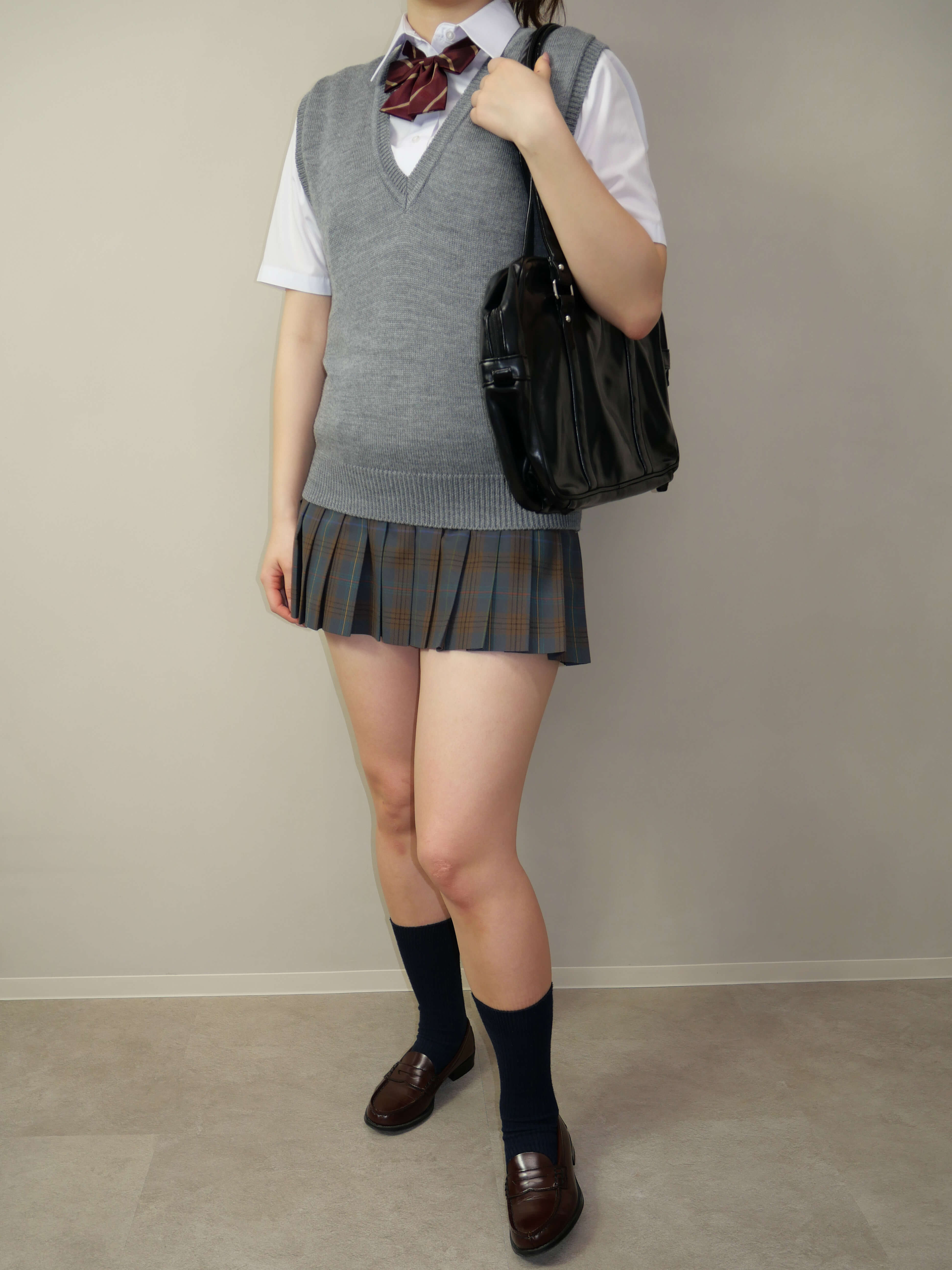 コーディネート例 レディース　ニットベストコーディネート　レンタル制服